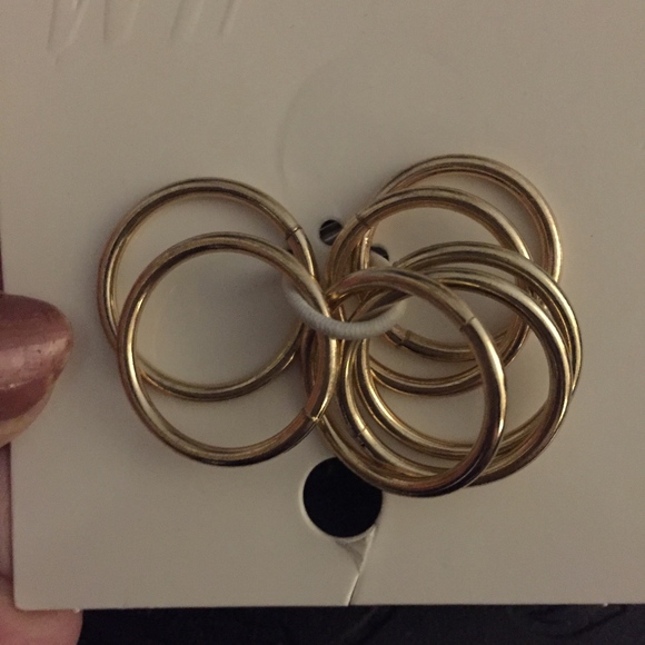 H&M package of goldtone rings with bonus - Picture 4 of 5